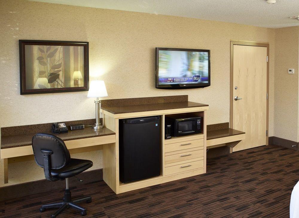 Livinn Hotel Minneapolis North / Fridley Bagian luar foto