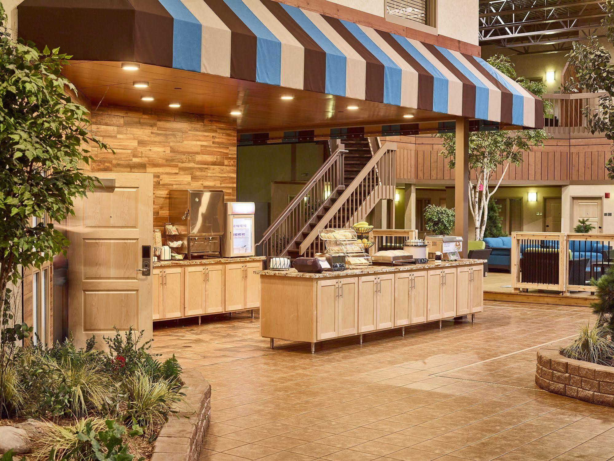Livinn Hotel Minneapolis North / Fridley Bagian luar foto