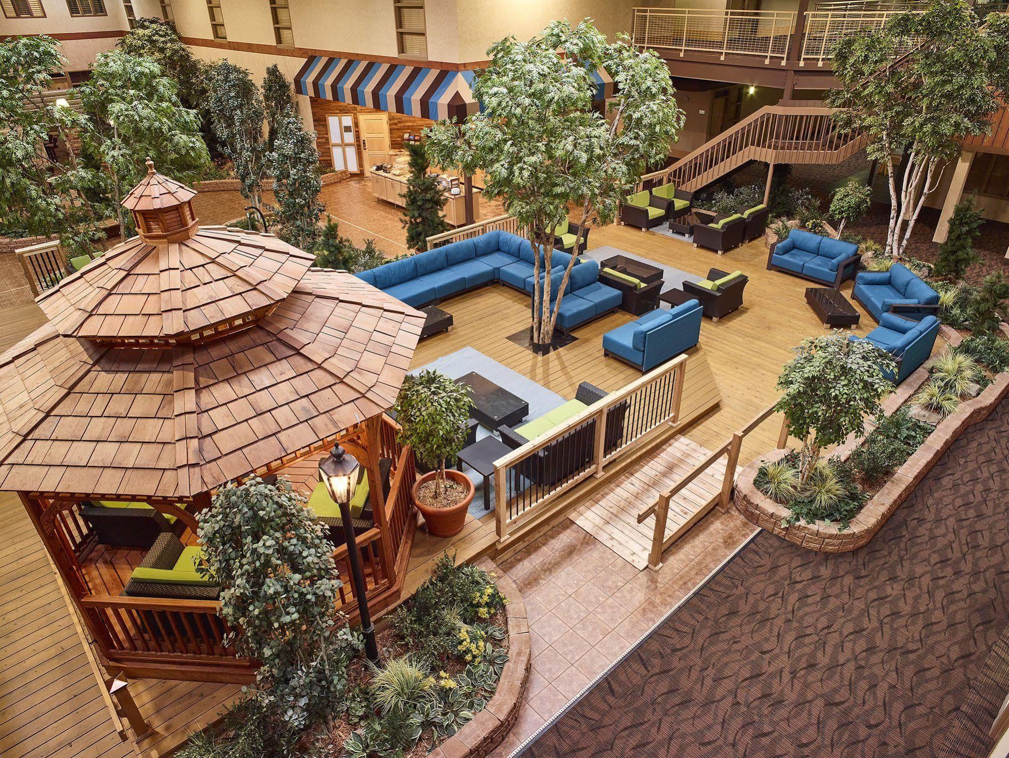 Livinn Hotel Minneapolis North / Fridley Bagian luar foto