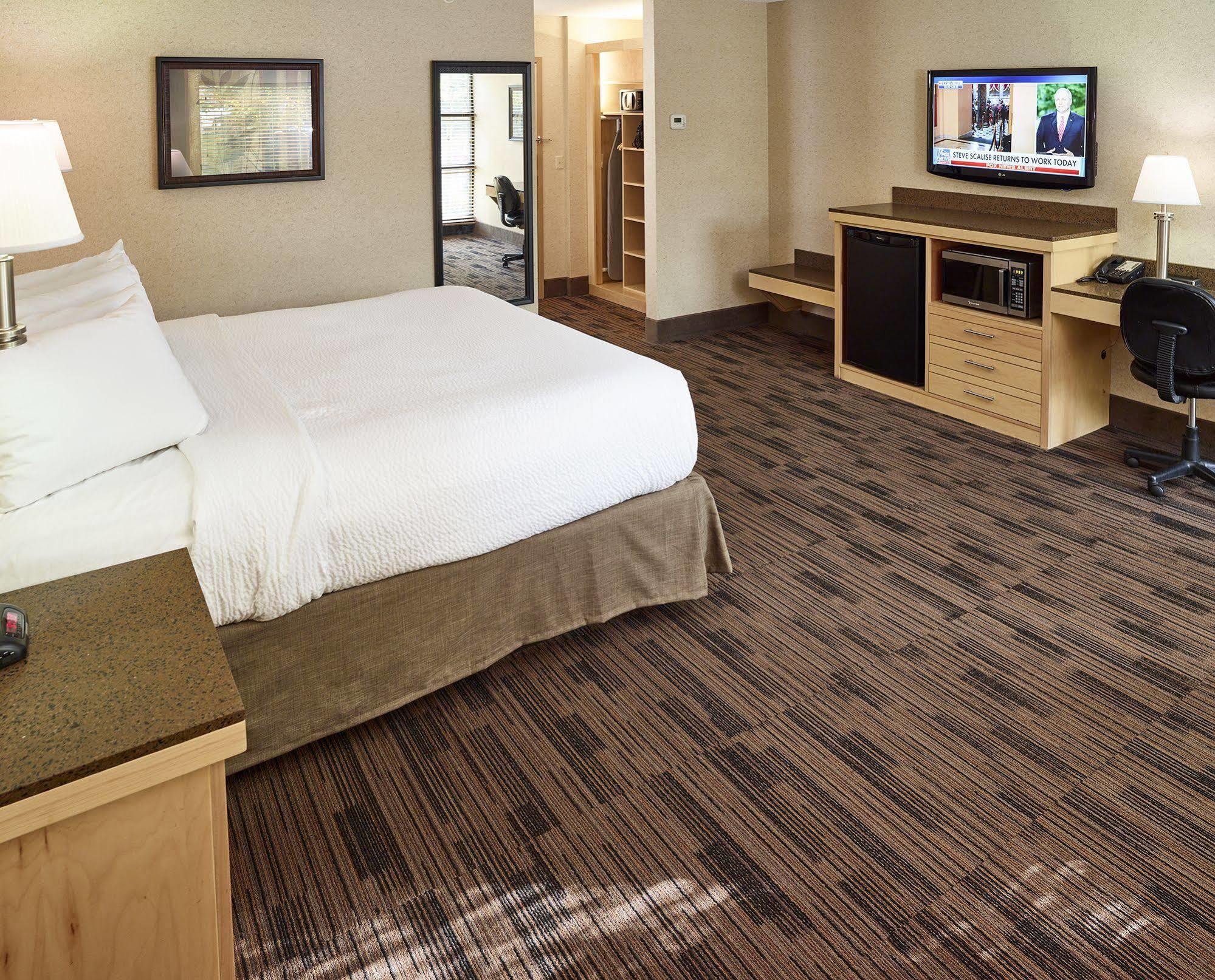 Livinn Hotel Minneapolis North / Fridley Bagian luar foto