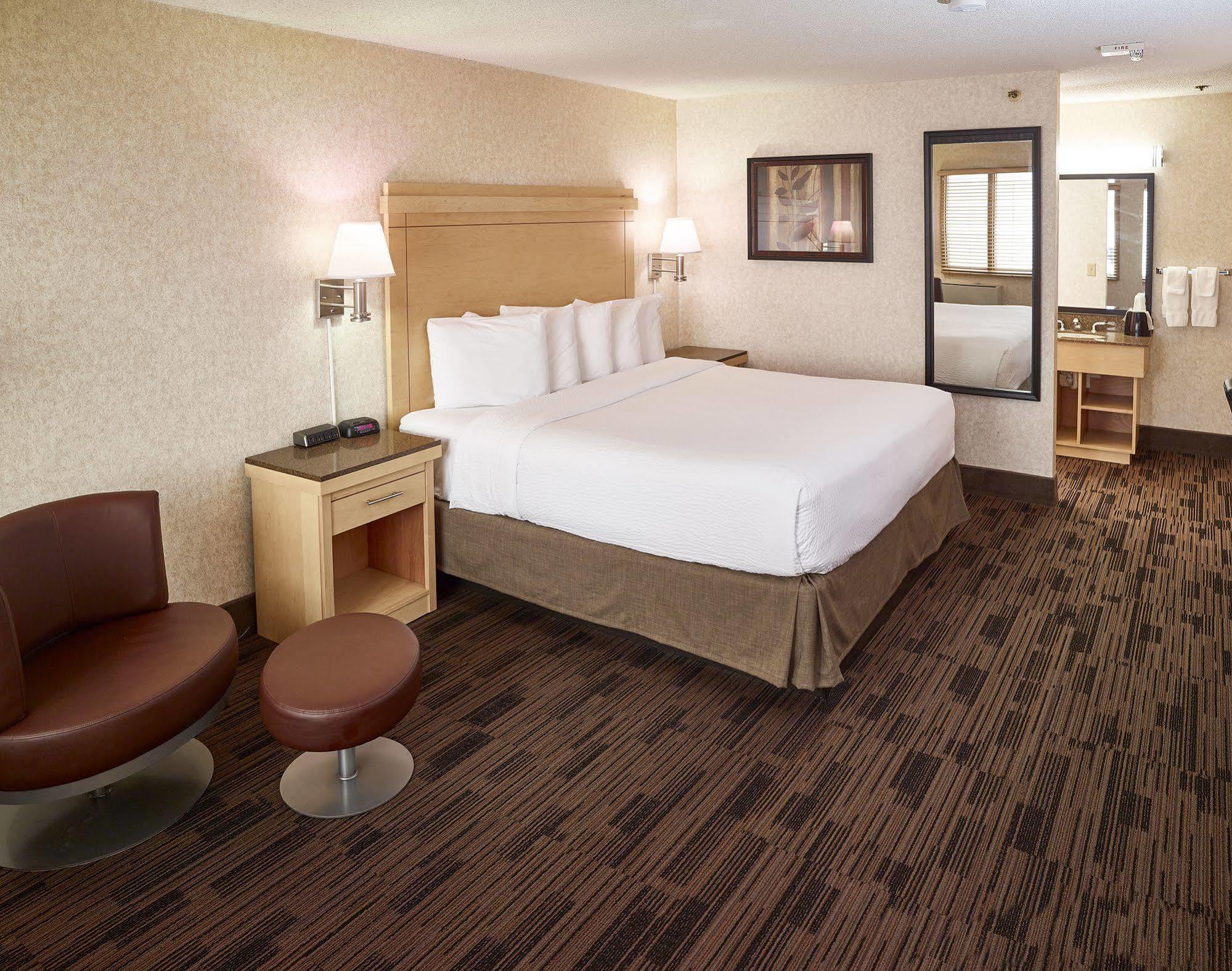 Livinn Hotel Minneapolis North / Fridley Bagian luar foto