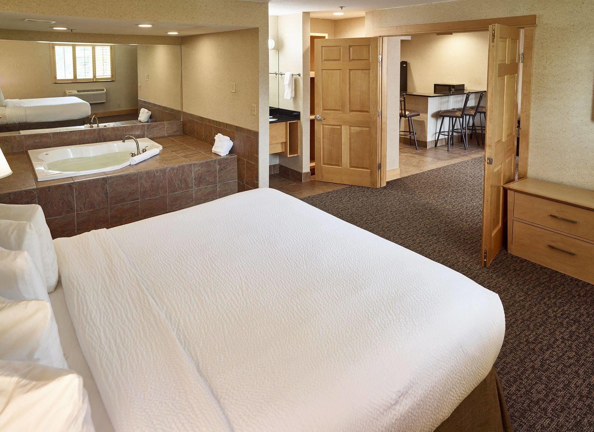 Livinn Hotel Minneapolis North / Fridley Bagian luar foto