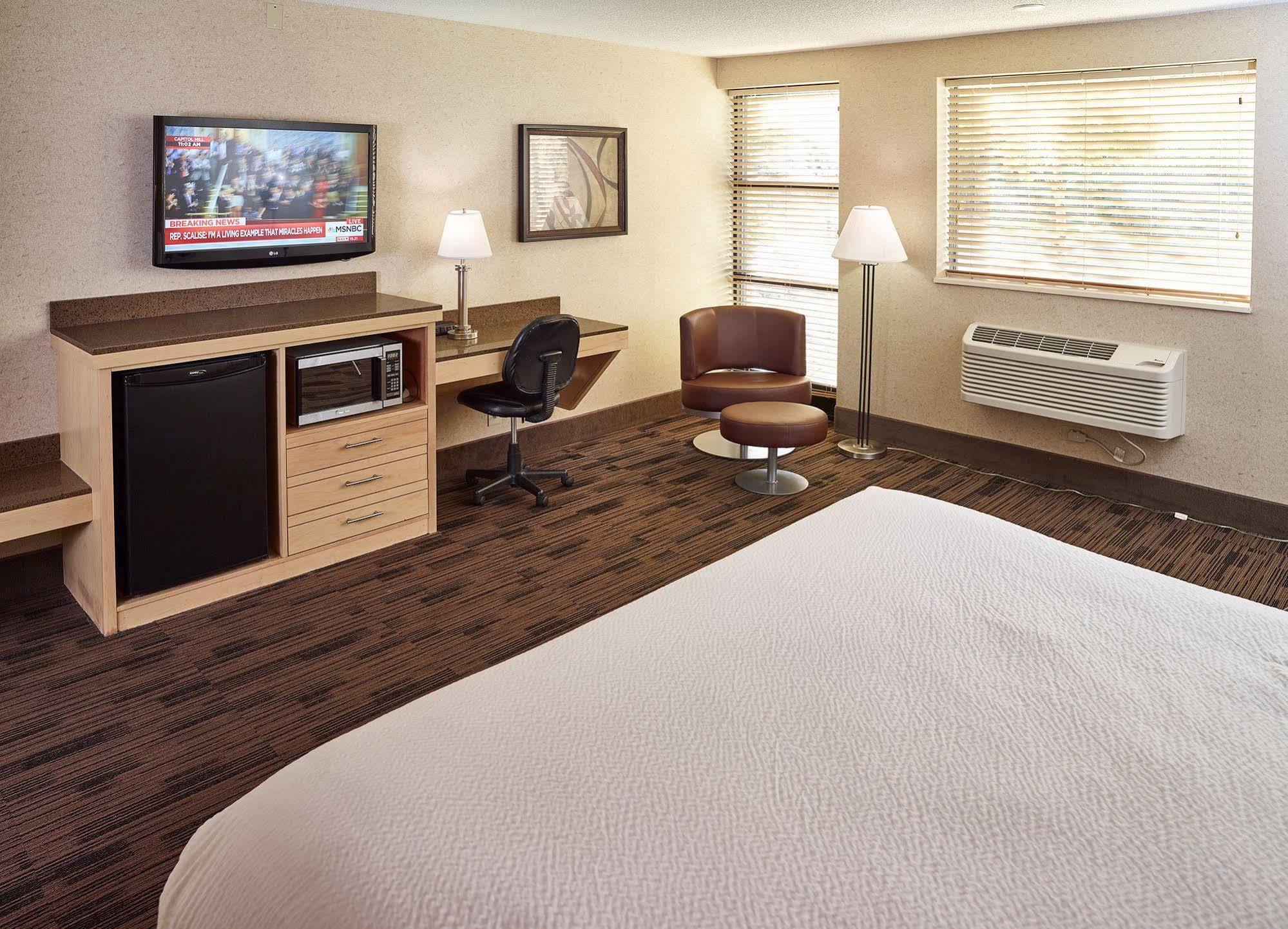 Livinn Hotel Minneapolis North / Fridley Bagian luar foto