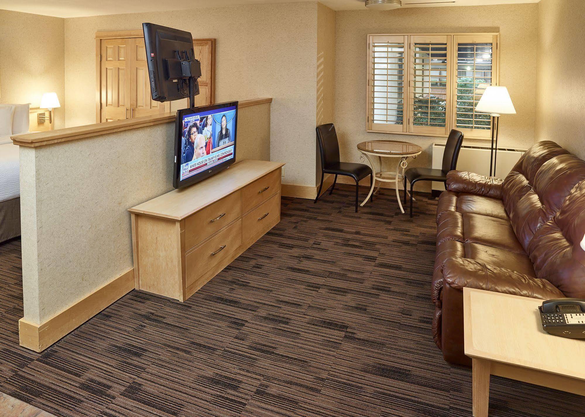 Livinn Hotel Minneapolis North / Fridley Bagian luar foto