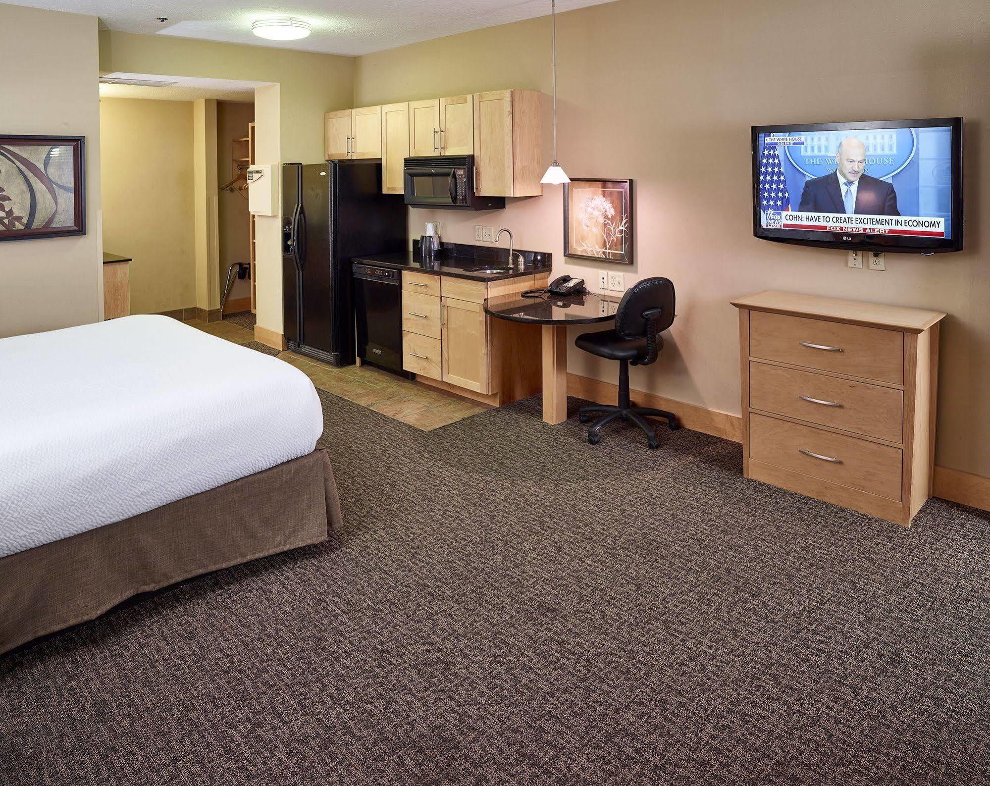 Livinn Hotel Minneapolis North / Fridley Bagian luar foto