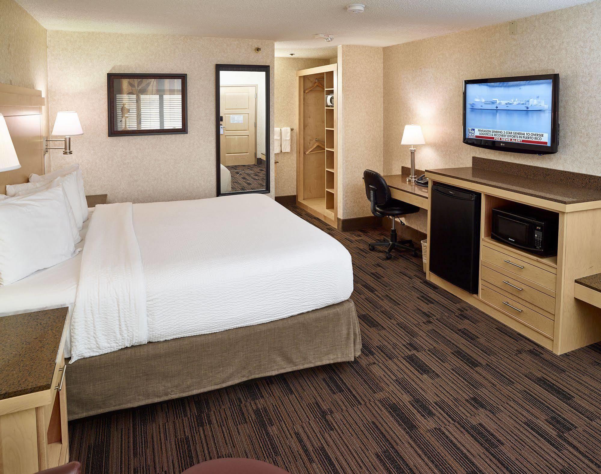 Livinn Hotel Minneapolis North / Fridley Bagian luar foto