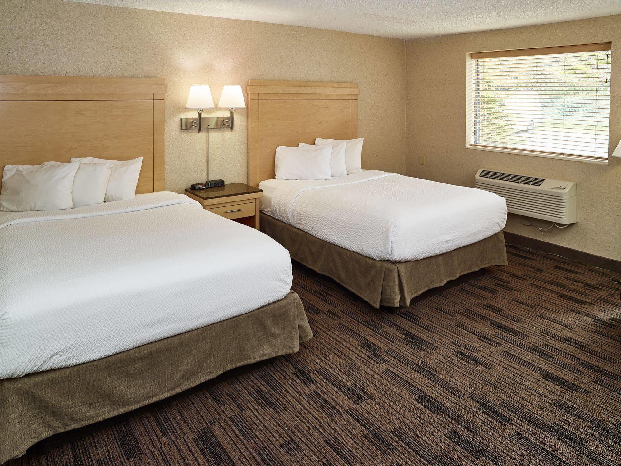 Livinn Hotel Minneapolis North / Fridley Bagian luar foto
